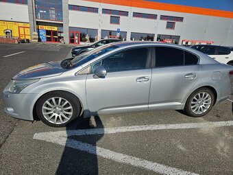 Toyota avensis 2011 - 2