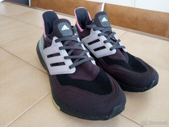 Damske bezecke tenisky ADIDAS Ultraboost. - 2