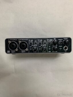 Zvuková karta USB Behringer UMC204HD - 2