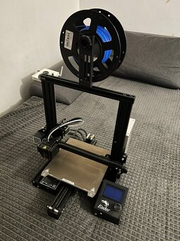 P: Ender 3 Neo a Elegoo Mars Pro - 2