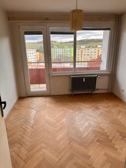 Predám v Detve 3 izbový byt zo 4 lodžiami - 2