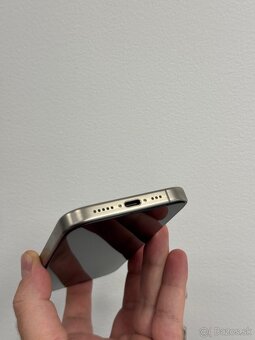 Predám Apple iPhone 15 Pro Natural Titanium– top stav - 2