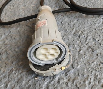 Kábel z 220V na 380V - 2