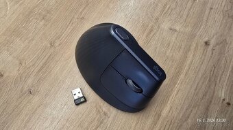 Vertikálna bezdrôtová myš Logitech MX, čierna - 2