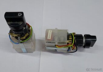 Spínač predného stierača na Zetor - 2