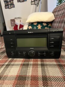Originál rádio škoda stream s rámom - 2