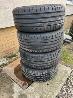 225/40r18 - 2