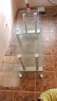 Skleneny stojan pod TV - 2