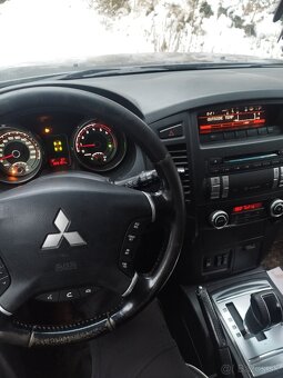 Mitsubishi Pajero - 2