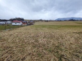 Predaj pozemku,1139 m2,Veličná - 2