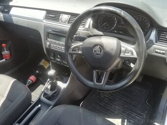 Škoda rapíd spaceback 1,6 tdi 77 kW rozpredam - 2