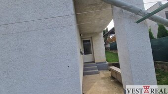 Na predaj veľký rodinný dom s garážou pozemok 838 m2 Veľké K - 2