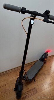Elektrokolobežka Ninebot F40e - 2