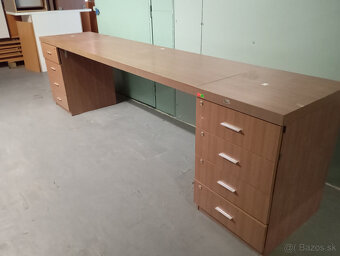 Kancelársky stôl s dvoma kancelárskymi kontajnermi - 2