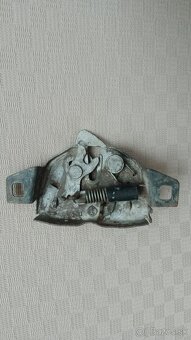 Zámok prednej kapoty Fiat - 2