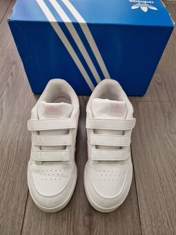 Dievcenske botasky adidas - 2