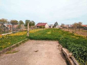Stavebný pozemok 852m2 v tichej štvrti plnej novostavieb 7 m - 2