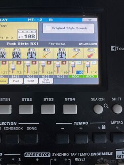 Korg Pa300 - 2