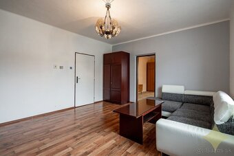 Predáme slnečný rodinný dom v tichej lokalite Lovča - 2