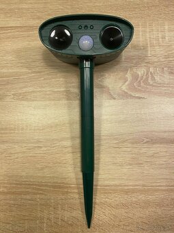 Ultrazvukový odplašovač zvierat s pohybovým senzorom - 2