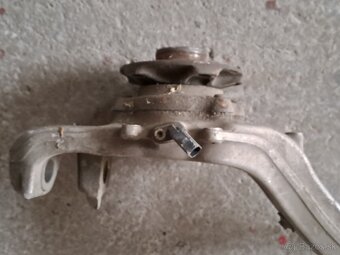 otoč pravý predok pravá predná AUDI A8 D3 - 2