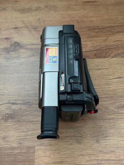 Kamera Sony Handycam CCD-TRV37E - 2
