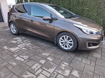 Predam Kia Ceed 1.6 Gdi, zlata edicia - 2