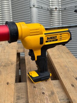 AKU vytlačná pištol Dewalt - 2