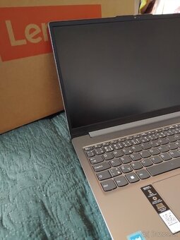 Notebook Lenovo IdeaPad Slim 3 15IAN8 (82XB002BCK) sivý - 2