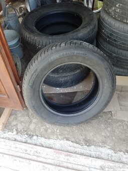 Predám 4 pneumatiky zimné 215/65r17-99v - 2