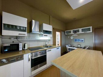 Štýlový 4-izbový byt na prenájom v rodinnom dome, Staré Mest - 2