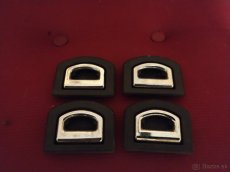 Úchytky úložného priestoru Audi - 2