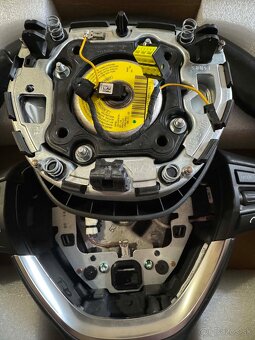 BMW F10 - originál volant, airbag - 2