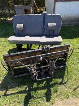 Lavica do auta - 2