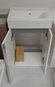 Závesná kúpeľňová skrinka s umývadlom - 2