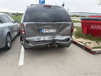 Chrysler voyager 2.8 , nafta , havarovaný - 2