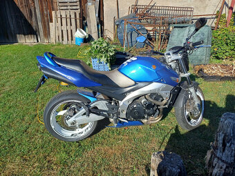 Suzuki GSR 600 - 2