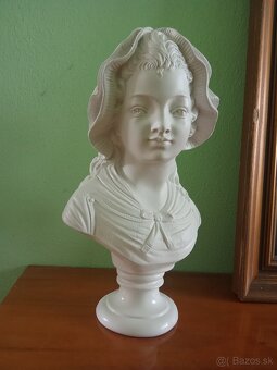 Busta -dievcatko. - 2