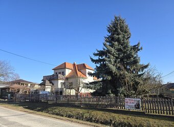 Rodinný dom s pozemkom 967 m² v obci Hosťová pri Nitre - 2