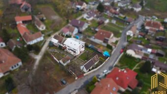 DVOJDOM, GARÁŽ, HOS. BUDOVA na pozemku 1140m² SENICA-KUNOV. - 2