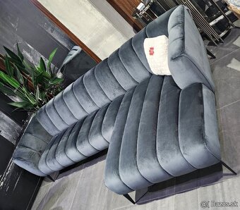 Kvalitna zamatova presivana rohova sedacka - antracitova - 2