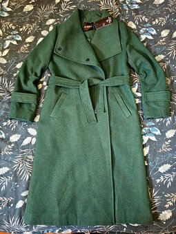 Zimný značkový kabát smaragdovej farby - 2