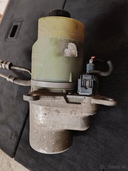 4M513K514CA Ford Focus 2 servočerpadlo - 2