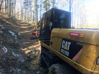 CAT 318D - 2