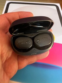 Bezdrôtové slúchadlá – s mikrofónom JBL Tune Buds 2 čierne - 2