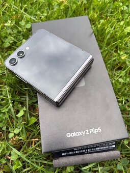 Samsung Z Flip 5 - 2