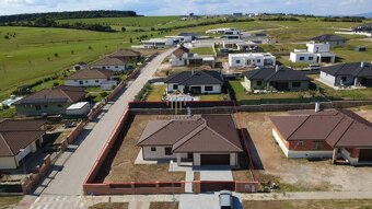 Ponúkame Vám exkluzívnu novostavbu 4-izbového rodinného domu - 2