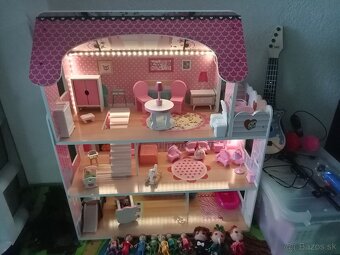 Veľký svietiaci drevený domček aj s príslušenstvom - 2