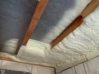 Penová fúkaná striekaná izolácia striech stropov - 2