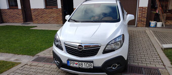 Predám Opel Mokka 4x4,2014 benzín ,103 kW,biela metalíza. - 2